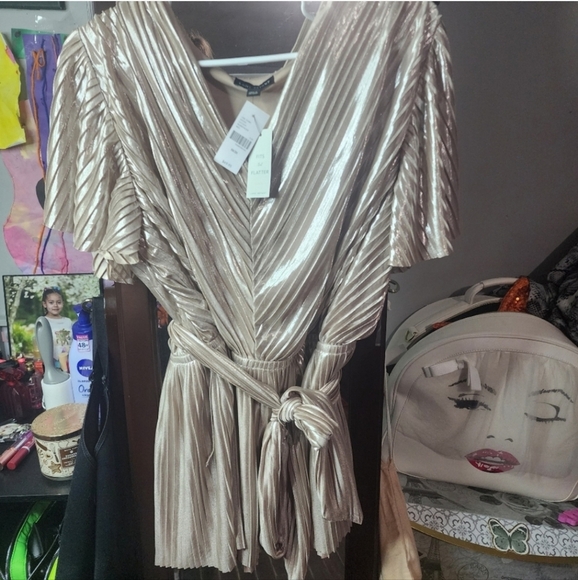 NWT $70 LANE BRYANT 18/20 gold pleated blouse - Picture 1 of 5